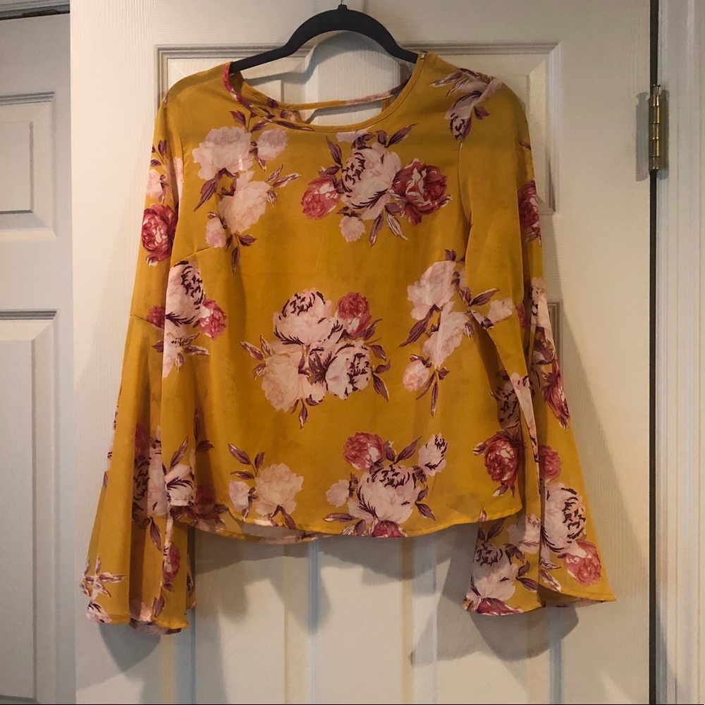 Bell sleeve floral top